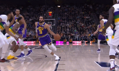 爵士队卢比奥回手掏助飞戈贝尔暴扣2+1