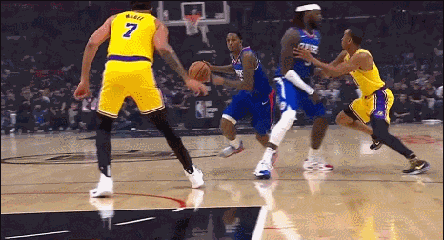  路威击地穿裆巧传哈雷尔双臂虐筐