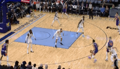 布克接卢比奥助攻三分出手干净利落