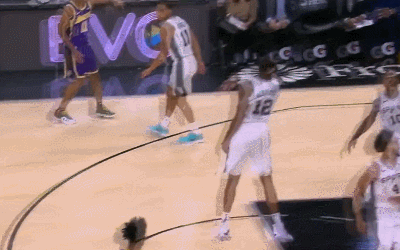 霍华德弧顶助飞戴维斯空接炸扣