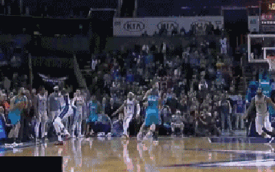 蒙克0.7秒复刻利拉德3分绝杀活塞