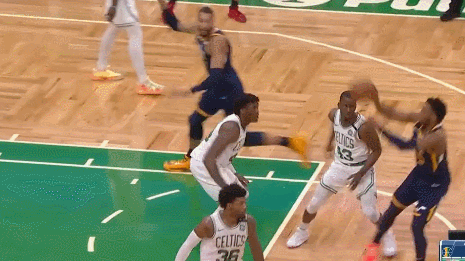 米切尔送飞饼戈贝尔心领神会完成炸框