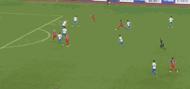 大摩托连过数人上演千里走单骑