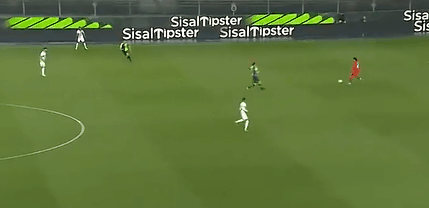 萨索洛门将的乌龙助攻