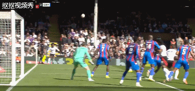 威廉开出角球，巴锡抡空错失良机