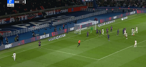 第41分钟，登贝莱助攻法比安-鲁伊斯扳平比分，巴黎1-1