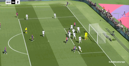 第45分钟，拉菲尼亚梅开二度！巴萨4-2皇马