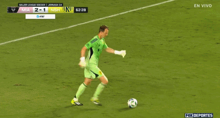 第62分钟，纳什维尔门将送礼，梅西双响，迈阿密国际2-1  