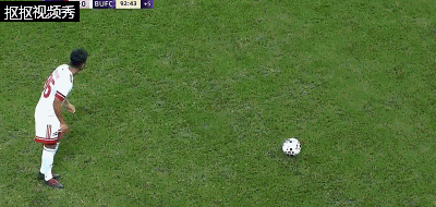 曼谷联大力甩头头球偏出球门