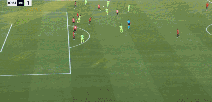 第25分钟，费兰得球破门，巴萨2-0