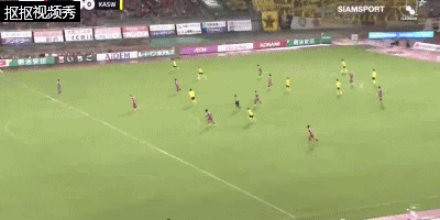 柏太阳神反击形成单刀但推人犯规在先