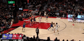 杨瀚森假动作骗过对手后三分命中