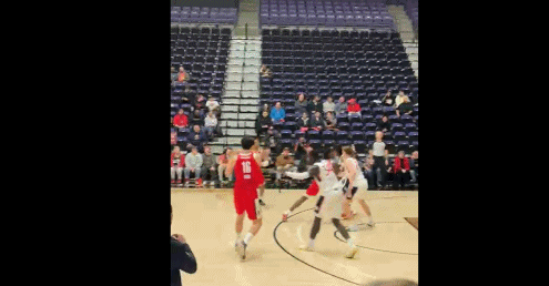 杨瀚森助攻队友