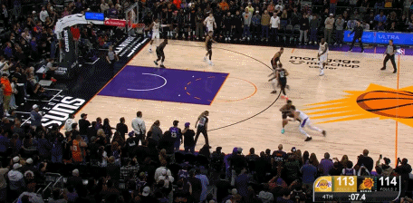 詹姆斯造三分犯规