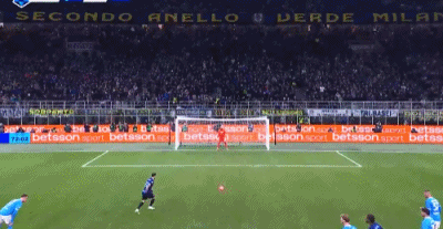 恰尔汗奥卢主罚点球命中，国际米兰2-1那不勒斯