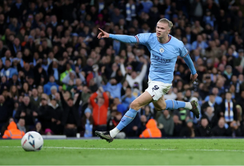 哈兰德不满曼城现状，考虑加盟巴萨