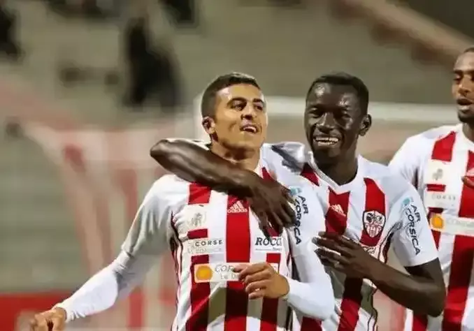 荷甲首届联赛冠军是谁