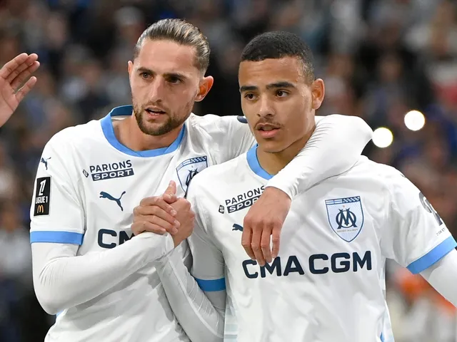 2025年4月19日，马赛的阿德里安・拉比奥与梅森・格林伍德