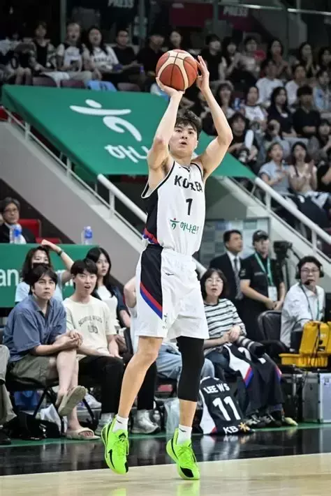 小组赛韩国VS黎巴嫩三分12中8砍28分的顶级投手柳基相