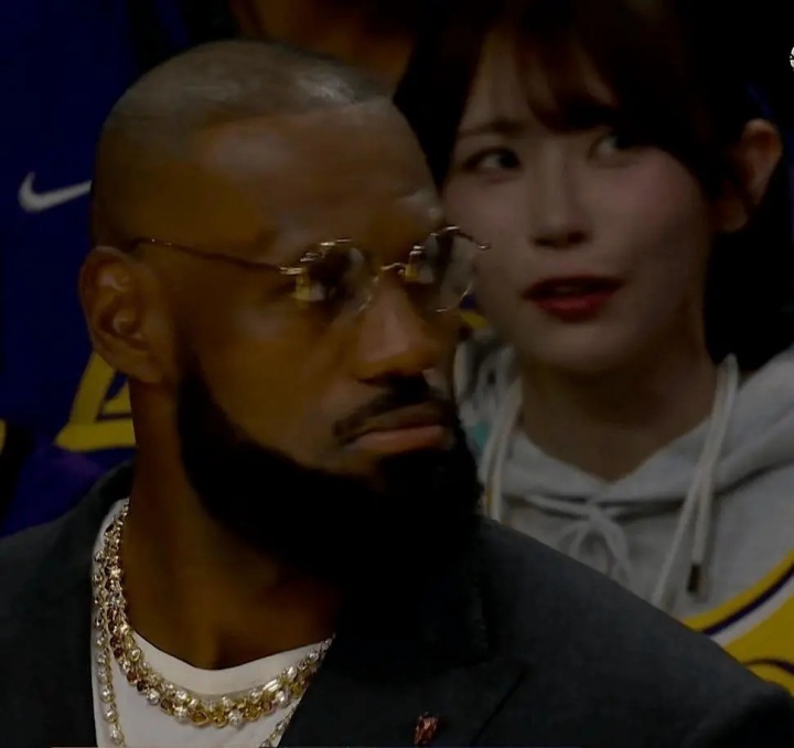 葵伊吹意外与詹姆斯同框