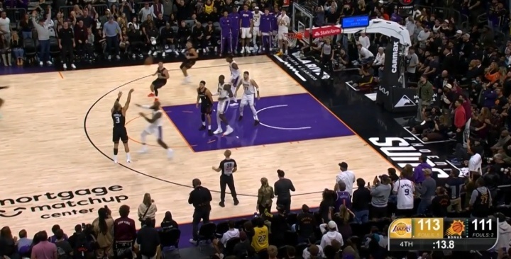 狄龙命中关键三分反超