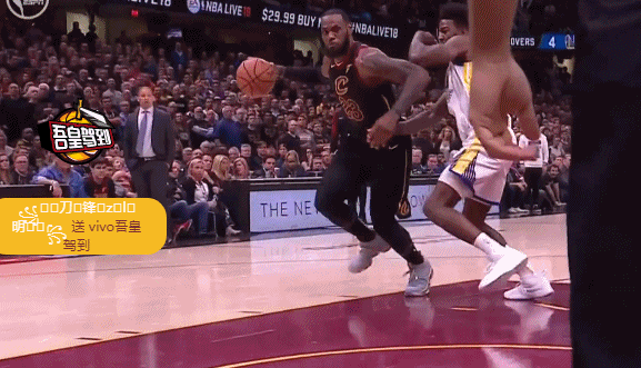 詹姆斯扭脚瞬间