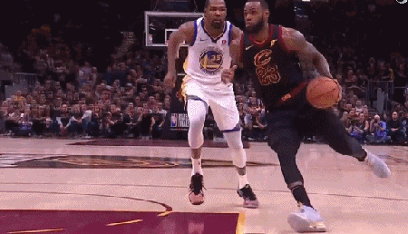 老詹上演拉杆上篮