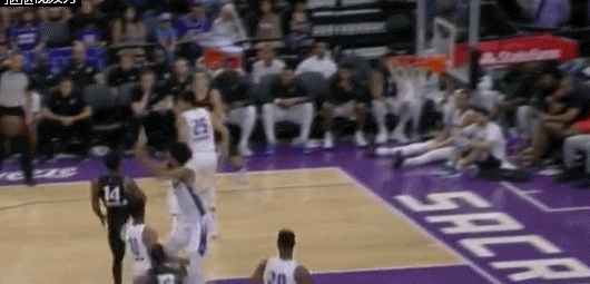 琼斯战斧式劈扣！