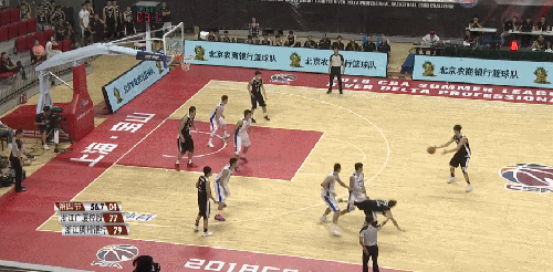 赖俊豪命中致胜3分球