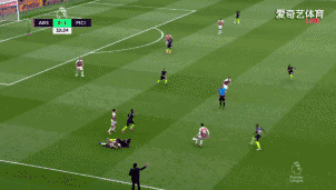 上半场比赛，阿森纳有限的打出了快速推进，而这时候曼城的回防侵略性与机动性补位让人印象深刻