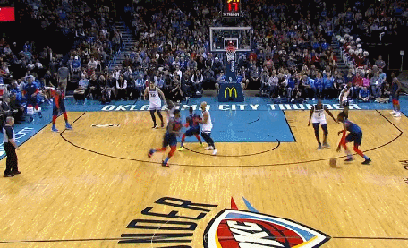 雷霆经典3人战术,帕特森左侧底角命中三分