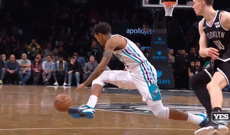 乔-哈里斯抢断一条龙反击上篮奠定胜局