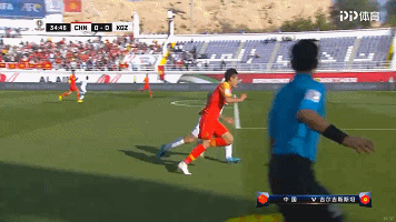 图7：于大宝和郜林两人抢点