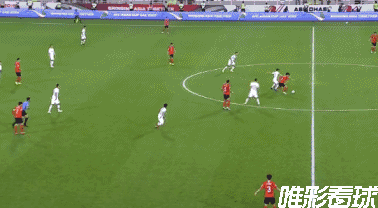 赵旭日中场散步镜头