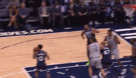 蒂格后场长传奥科吉飞身暴力虐框