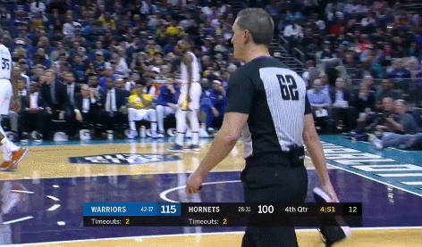 考神的解释并不被采纳,场边观众却笑得前仰后合