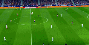 图4：巴尔韦德在中场用硬度夺回球权