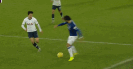 孙兴慜飞铲对手