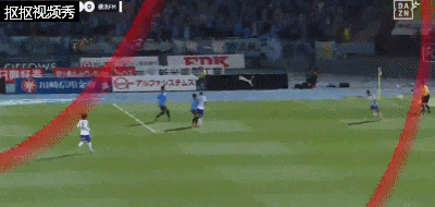 横滨水手大禁区外远射偏出远门柱