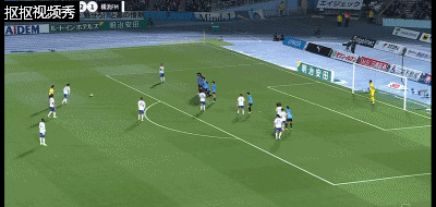 横滨水手任意球打门稍微偏出