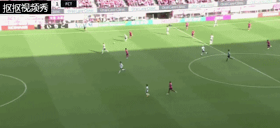 野泽大志解围失误，与后卫一同摆脱险情