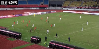 蒯纪闻抢断险些造成乌龙