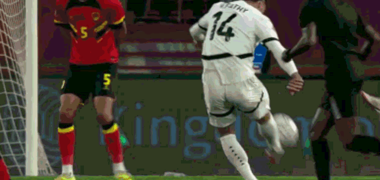 第88分钟，埃及法特西远射稍微高出横梁