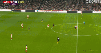 姆伯莫笑纳大礼单刀晃过门将打进，阿森纳1-1曼联