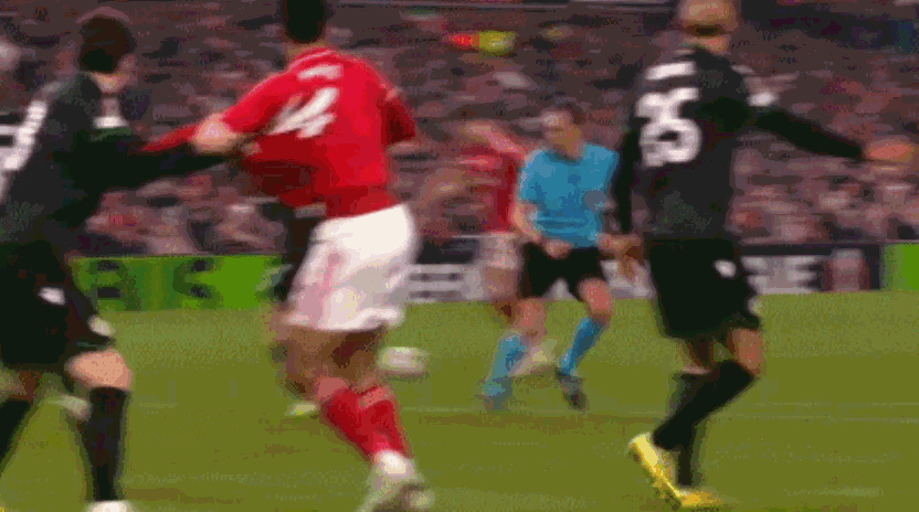 恩多耶禁区内被拽倒在地