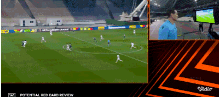 曼奇尼作为防线最后一人放倒对手球员被直红罚下