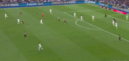 姆巴佩过掉门将后面对空门将球踢中横梁