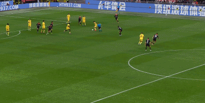 莱奥挑射破门扳平比分，AC米兰1-1科莫