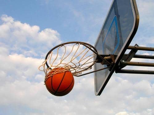 胡金秋举火烧天快攻、篮下1打3强取2+1！中国男篮单节轰出13-0！