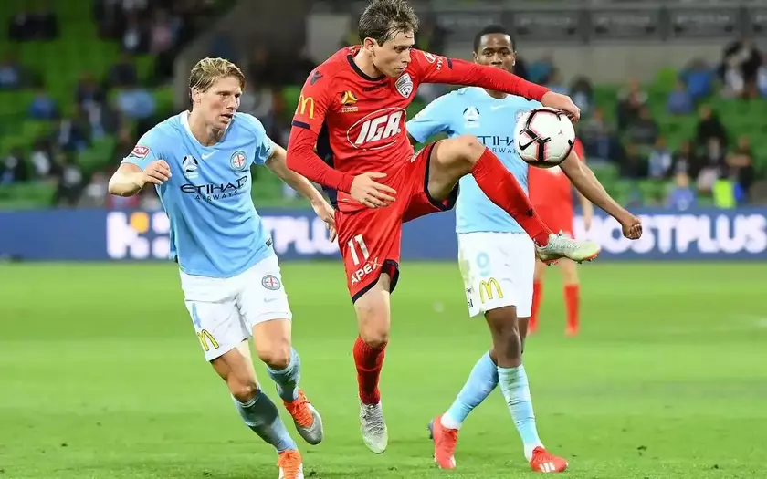 澳超是跨年赛制吗